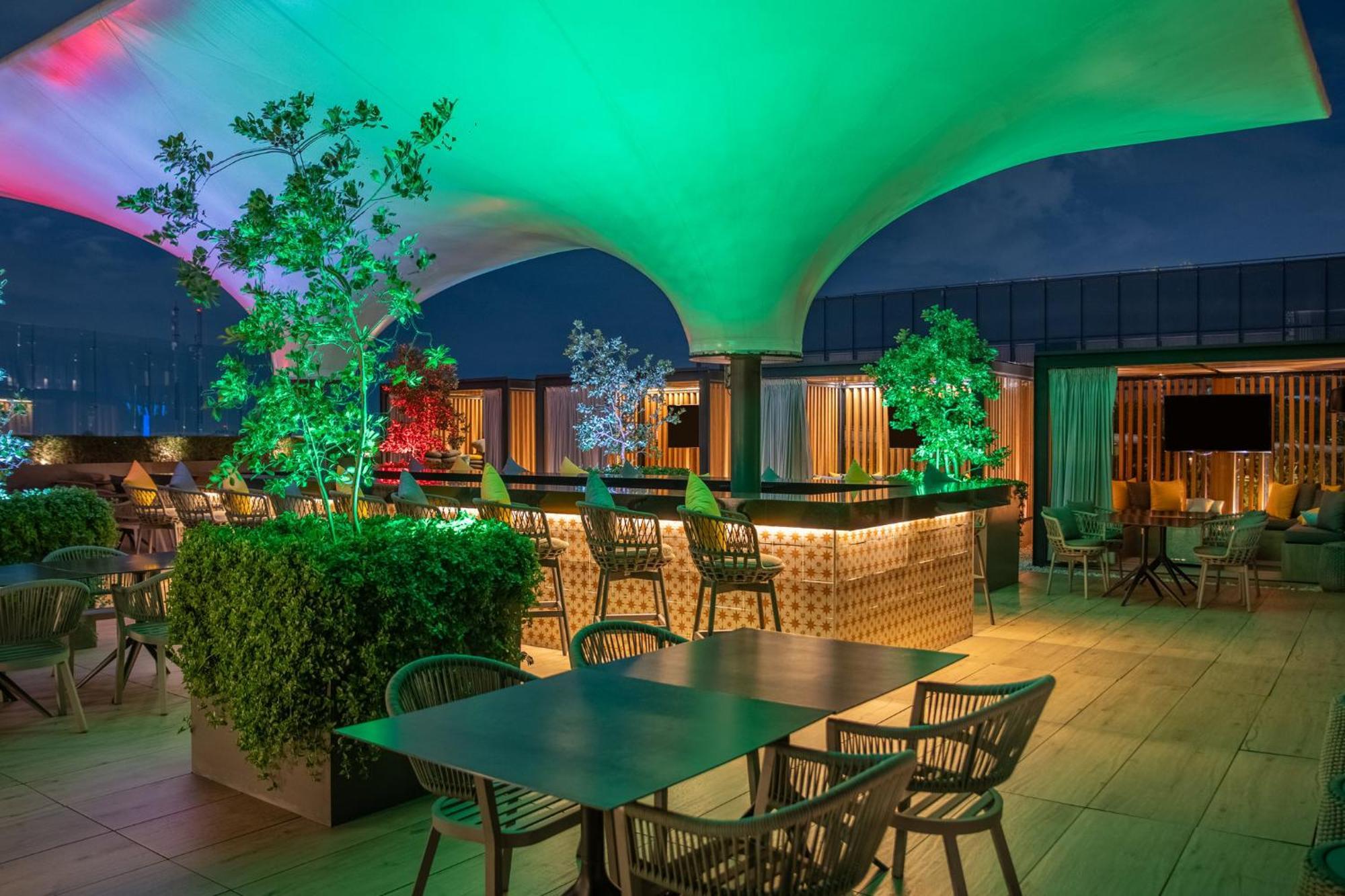 Fiesta Americana Viaducto Aeropuerto Mexico-stad Buitenkant foto The bar at the Sky Bar