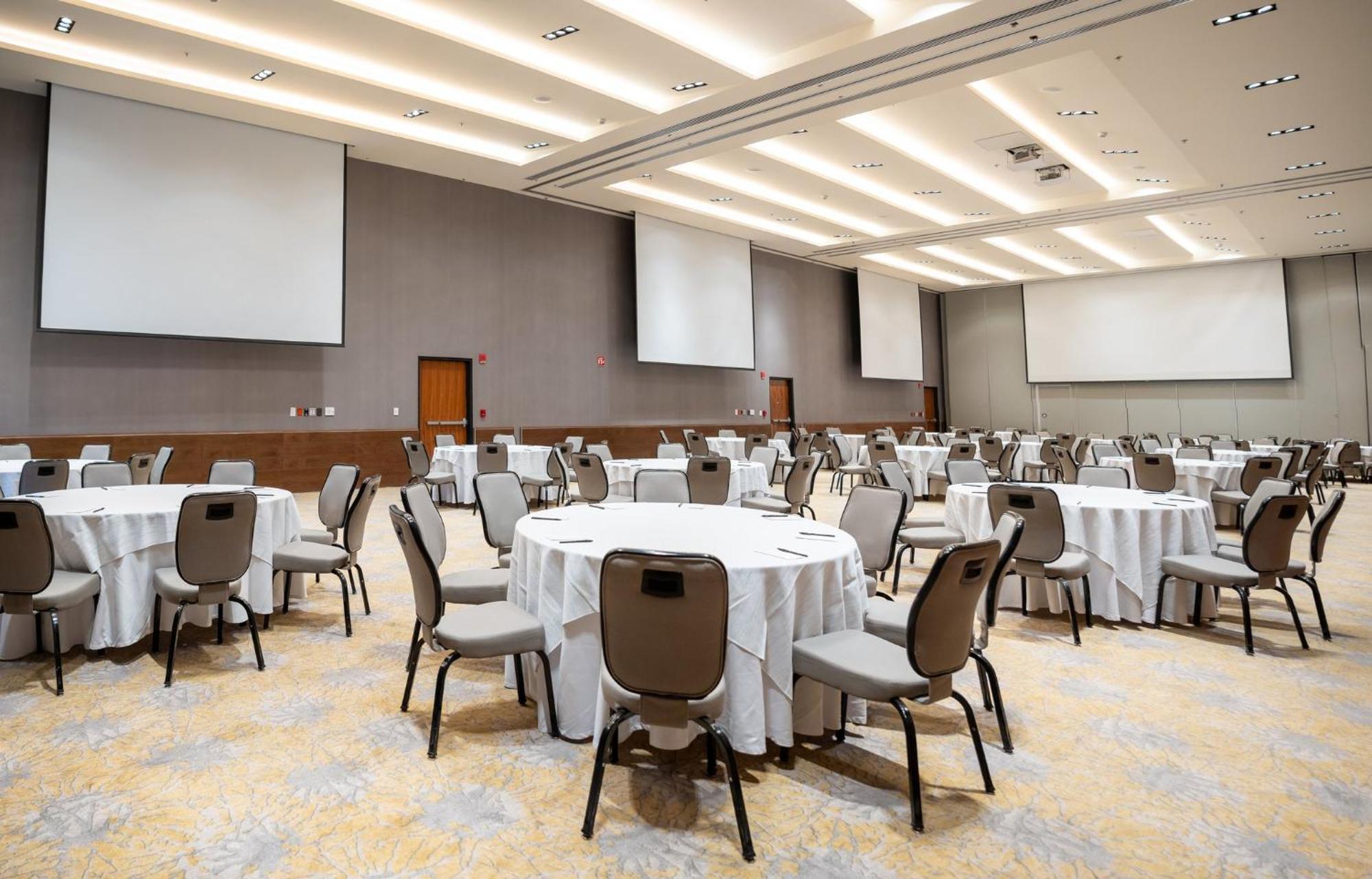 Fiesta Americana Viaducto Aeropuerto Mexico-stad Buitenkant foto The ballroom at the National Underground Railroad Freedom Center